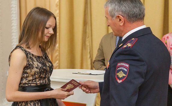 На Урале девочке по имени Россия вручили паспорт